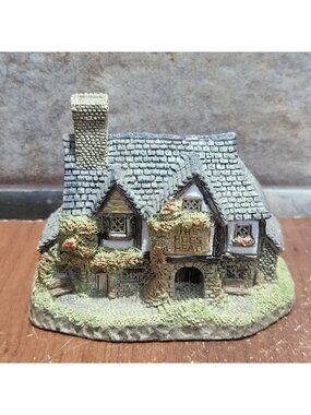 Vintage Miniature Two Story The Hogs Head Cottage House Figurine